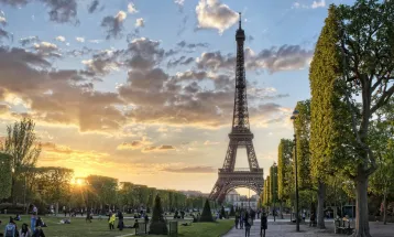 France to Ban Smoking on Beaches and Parks