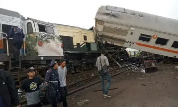 3 Korban Jiwa Kecelakaan KA Turangga - Commuter Line Bandung Raya Telah Dievakuasi