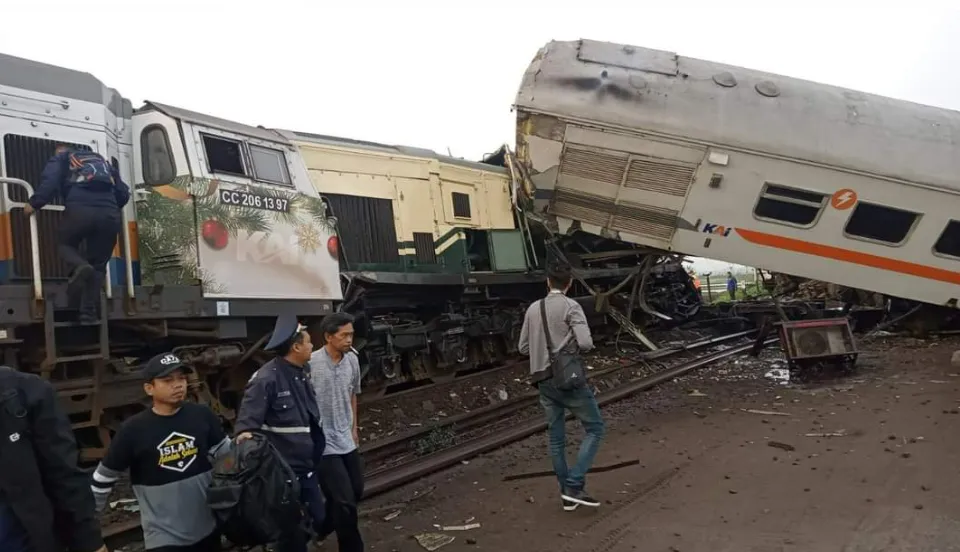 KAI Minta Maaf atas Kecelakaan KA Turangga - KA Commuter Line Bandung Raya