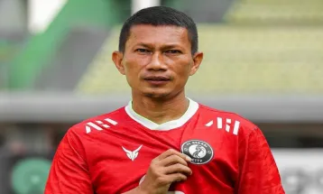 Ismed Sofyan, Pemain Sepak Bola Legendaris Umumkan Pensiun Setelah 25 Tahun