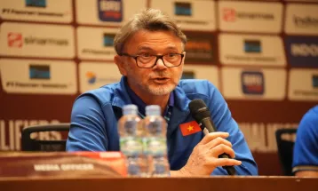 Philippe Troussier Dapat Pesangon 3 Bulan Gaji Usai Dipecat Timnas Vietnam