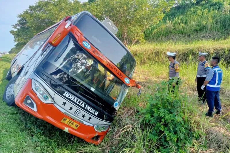 Kronologi Kecelakaan Bus Rosalia Indah di Tol Semarang-Batang