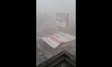 Papan Reklame Ambruk di Mumbai Saat Badai Petir, 14 Orang Tewas