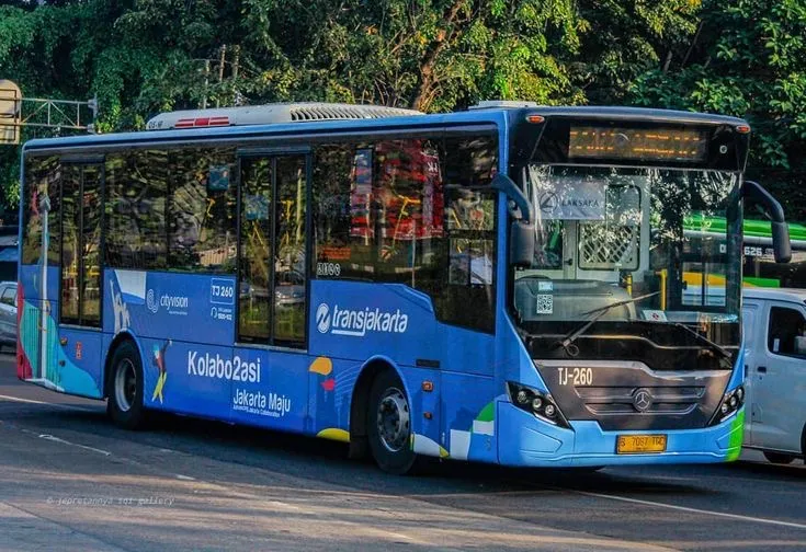 Posisi Transjakarta Kini Bisa Dilacak secara Real-Time di Live Tracking Google Maps