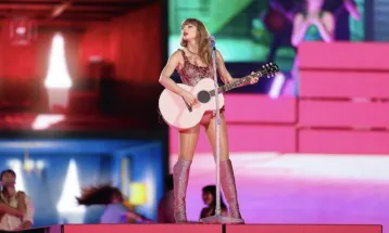 Christian Louboutin Rancang Lebih dari 250 Sepatu untuk Taylor Swift Tampil di Eras Tour