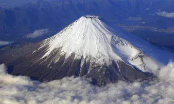 Mt. Fuji to Impose Daily Climber Limit, Entry Fee