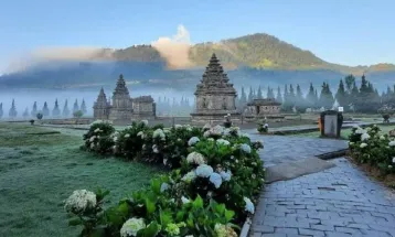 Candi Arjuna Dieng Membeku Capai 1,92 Derajat Celcius