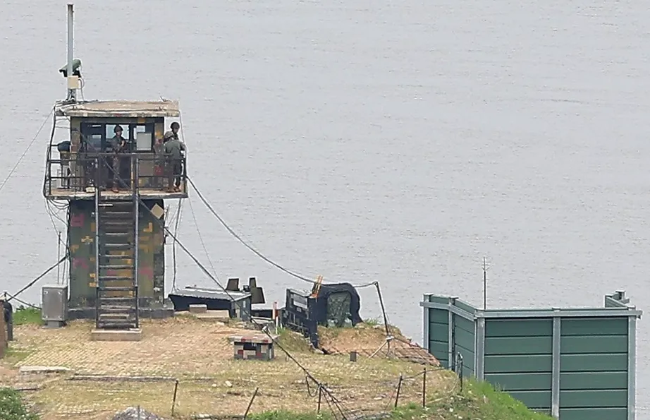 South Korea Resumes Blasting Loudspeakers at Border in Response to Trash Balloons