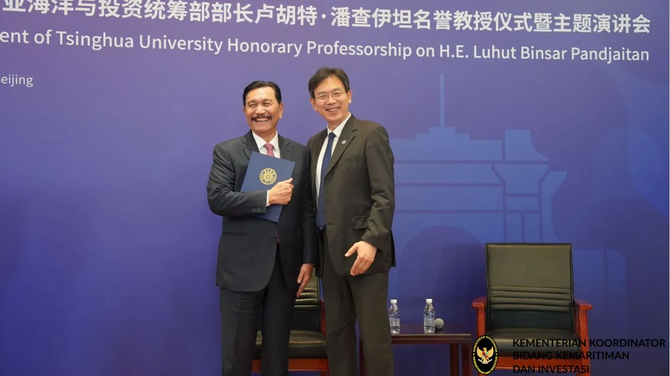 Menko Luhut Terima Gelar Profesor Kehormatan dari Tsinghua University