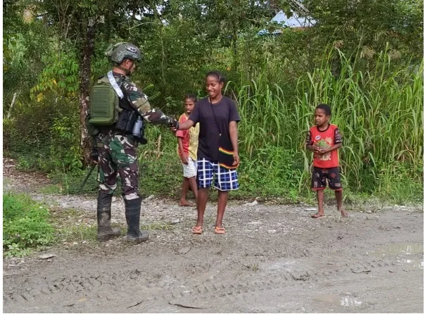 Salam Damai untuk Papua, Keramahan Koops TNI Habema Menyapa Warga di Kampung Keikey