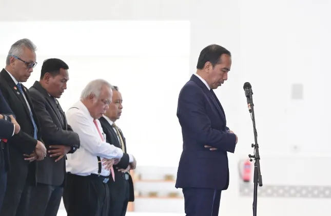 Presiden Jokowi Salat di Masjid Joko Widodo Saat Berkunjung ke Abu Dhabi