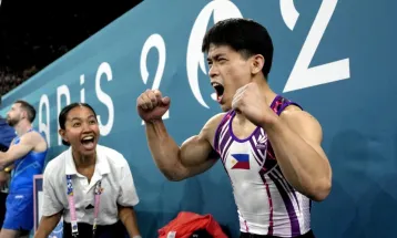 Emas Pertama untuk Filipina dan Asia Tenggara! Carlos Edriel Yulo Menangkan Senam Lantai Putra Olimpiade Paris 2024