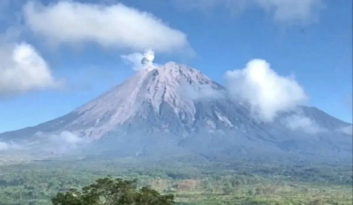 Gunung Semeru Kembali Erupsi Rabu Dini Hari