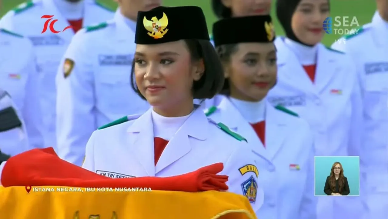 Ni Komang Tri Setia, Sosok Pembawa Baki Penurunan Bendera