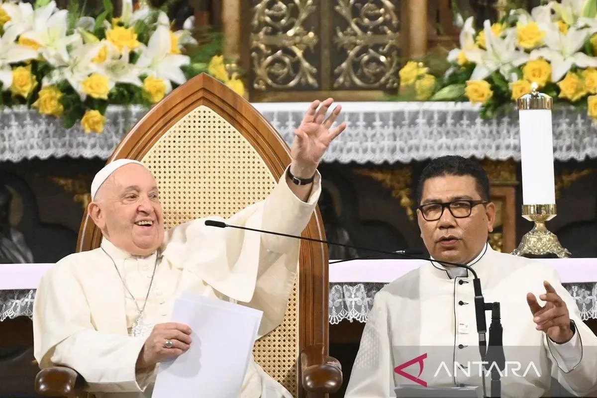 Kunjungi Gereja Katedral, Paus Sampaikan Pesan Persaudaraan