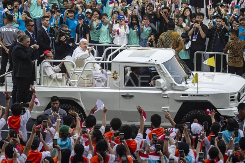 Selesai Kunjungi Indonesia, Paus Fransiskus Lanjutkan Perjalanan ke Papua Nugini