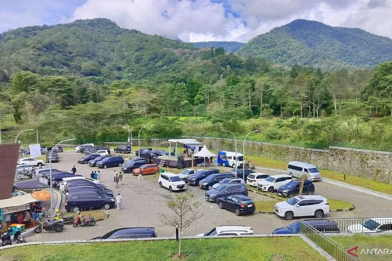 Atasi Kemacetan Parah di Puncak Saat Long Weekend, Polisi Berlakukan Ganjil Genap