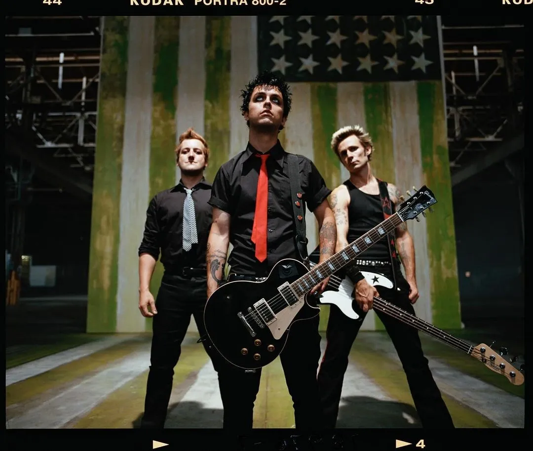 Lagu American Idiot: Jampi-Jampi Green Day ‘Telanjangi’ Jahanamnya Presiden Amerika Serikat