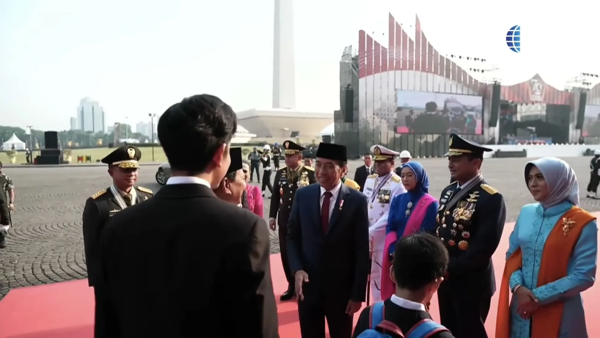 Bersama Jan Ethes, Presiden Jokowi Tiba di Monas Hadiri HUT ke-79 TNI