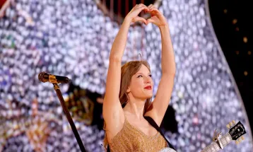 Taylor Swift Luncurkan Koleksi Natal