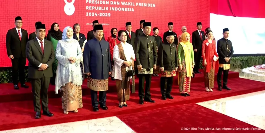 Jokowi Foto Bersama dengan Ma’ruf Amin, Prabowo dan Gibran Jelang Pelantikan Presiden