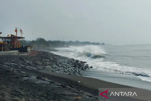 BBMKG Terbitkan Peringatan Dini Gelombang Capai 2,5 Meter di Bali