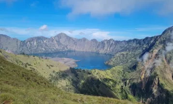 Wisata Nonpendakian di Rinjani Ditutup Sementara Akibat Cuaca Ekstrem