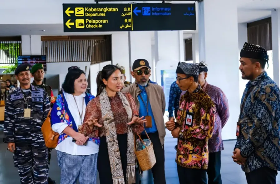 Ahead of Christmas and Year-End Holidays, Tourism Deputy Minister Evaluates Banyuwangi Airport's Readiness