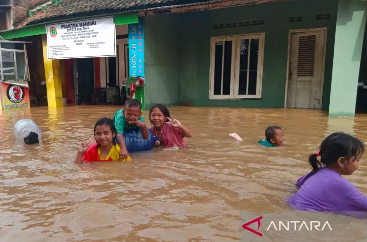 Banjir Rendam 15 Desa di Cirebon, 5.685 Jiwa Terdampak