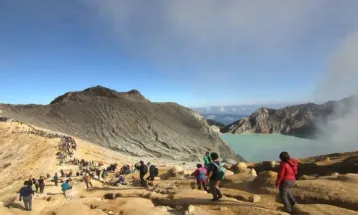 Ijen Crater Nature Park Implements Cashless Ticket Payments