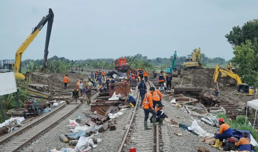 30 Perjalanan Kereta Api Semarang-Surabaya Dialihkan Hingga 5 Februari