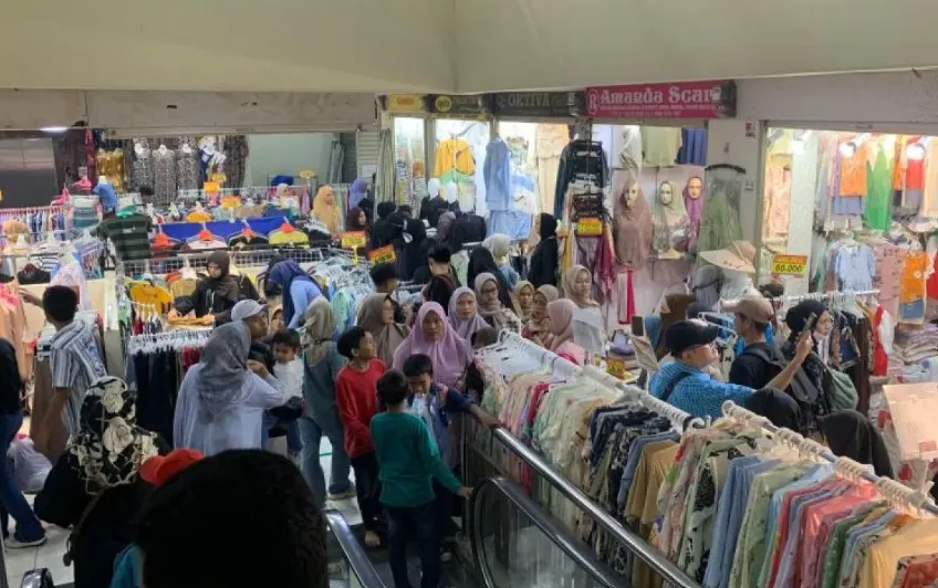 Southeast Asia’s Largest Wholesale Market, Tanah Abang, Bustles with Shoppers Ahead of Ramadan