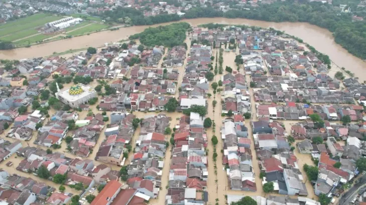 Imbas Banjir, Listrik Stasiun Bekasi Padam