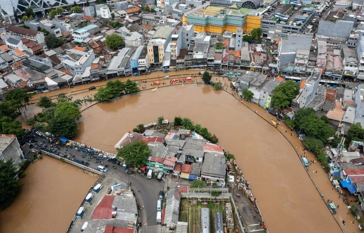 Sungai Meluap dan Curah Hujan Tinggi Jadi Penyebab Banjir Jakarta