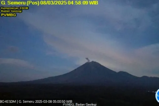 Semeru Alami Empat Kali Erupsi, Tinggi Letusan hingga 700 Meter