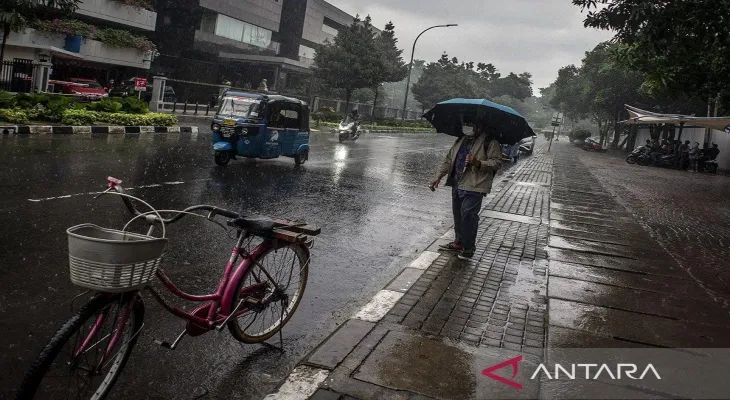 BMKG Prakirakan Sebagian Wilayah Jakarta Hujan pada Selasa Siang